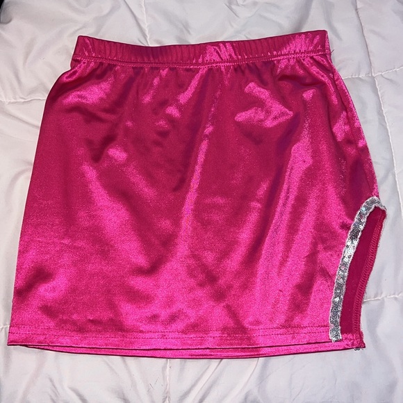 Hot pink dress size Small ,used once And never wore it again - Picture 2 of 5